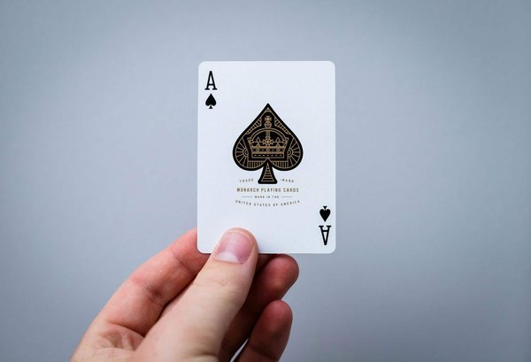Les stratégies de base et avancées au blackjack