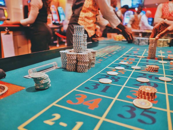 Quelles sont les règles et les variantes de la roulette ?